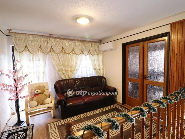 Eladó ház Budapest XVIII. kerület, Szemeretelep 165 nm