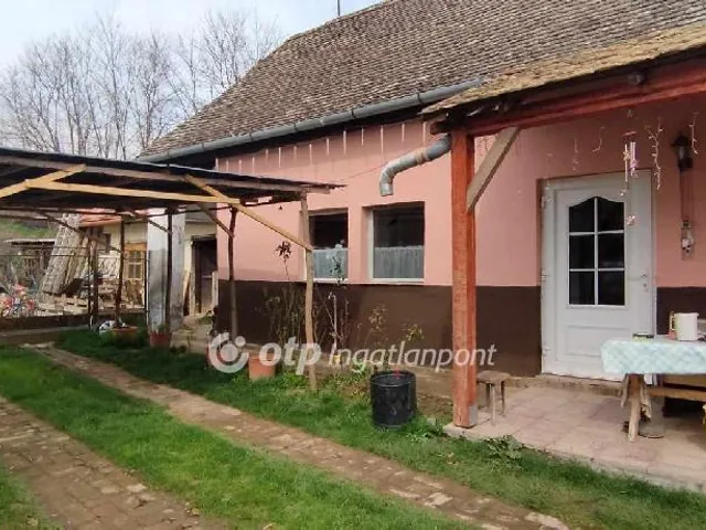 Eladó ház Alsónána 81 nm