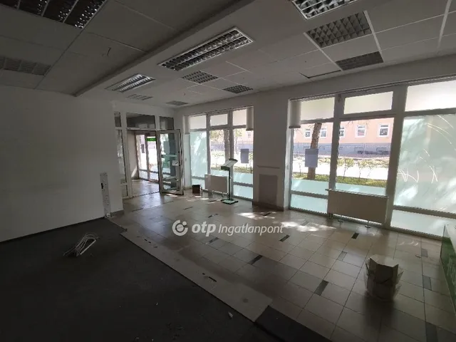 Eladó kereskedelmi és ipari ingatlan Simontornya 88 nm