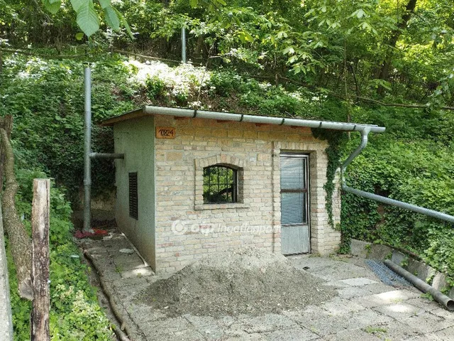Eladó mezőgazdasági ingatlan Szekszárd 665 nm