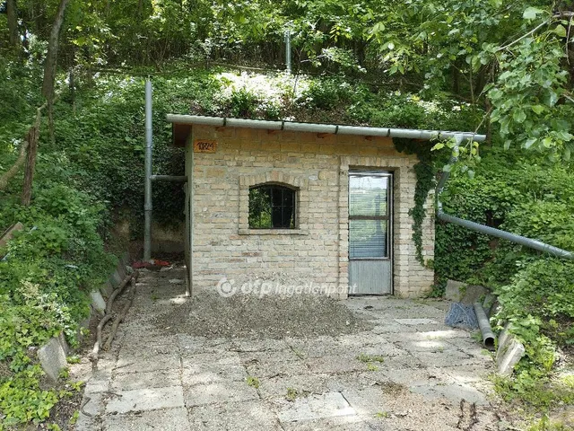 Eladó mezőgazdasági ingatlan Szekszárd 665 nm