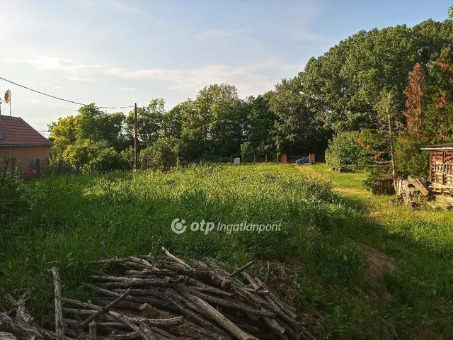 Eladó telek Szekszárd 2569 nm