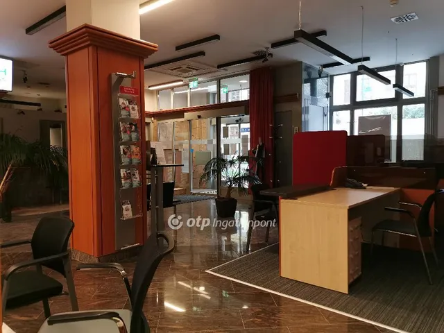 Kiadó kereskedelmi és ipari ingatlan Szekszárd 333 nm