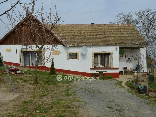 Eladó ház Decs 62 nm