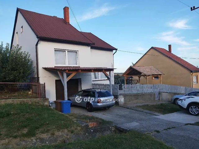 Eladó ház Hőgyész 181 nm