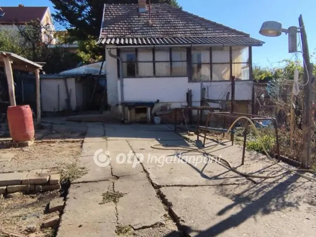 Eladó ház Szekszárd 35 nm