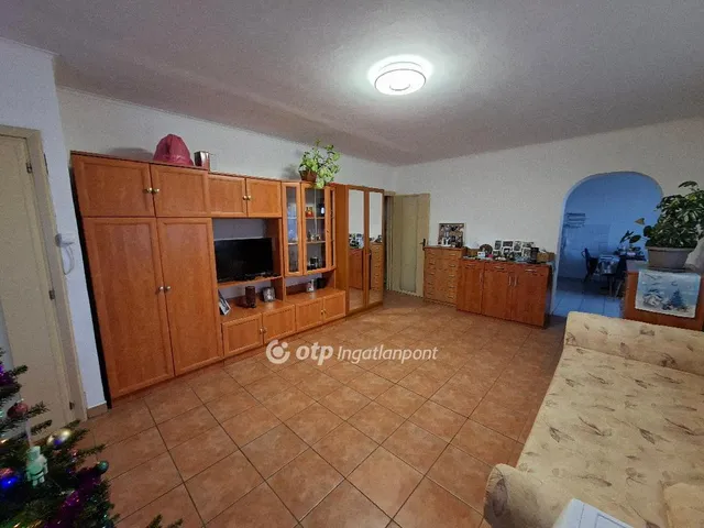 Eladó ház Érsekcsanád 265 nm