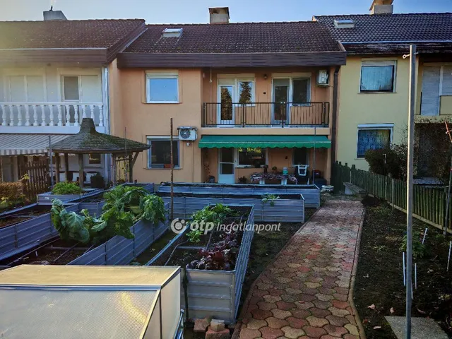 Eladó lakás Dombóvár 204 nm