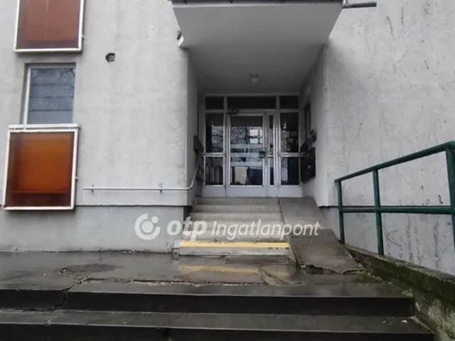 Eladó kereskedelmi és ipari ingatlan Szekszárd 50 nm