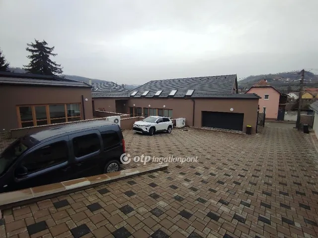 Eladó lakás Szekszárd 77 nm