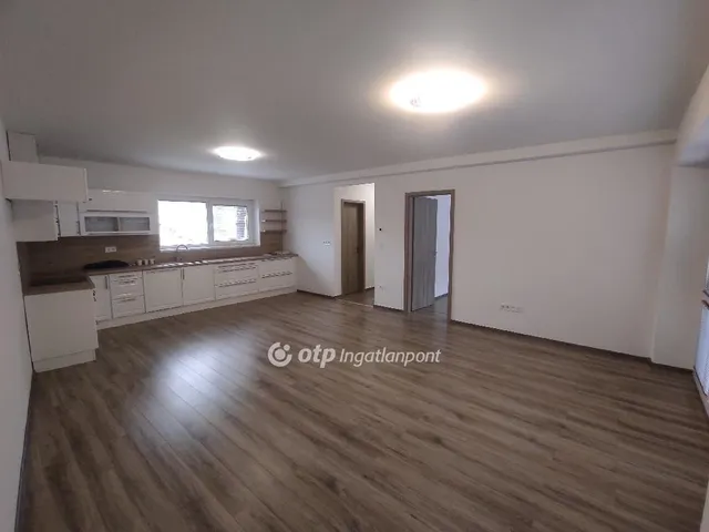 Eladó lakás Szekszárd 77 nm
