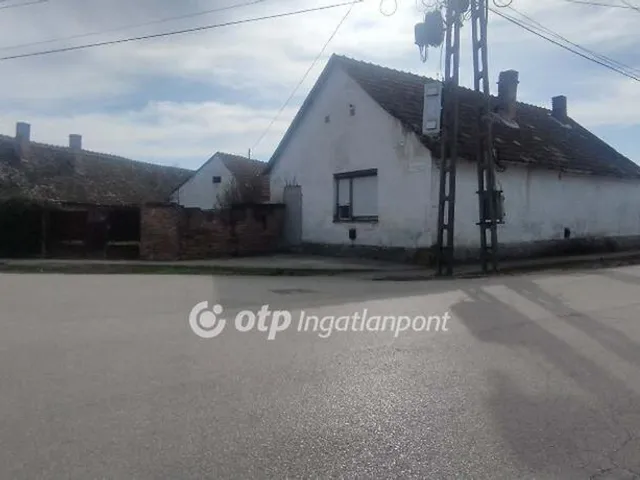 Eladó ház Decs 84 nm