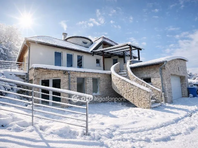 Eladó ház Pécs, Postavölgy 363 nm