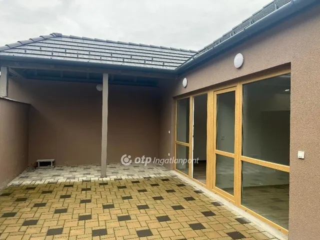 Eladó lakás Szekszárd 147 nm