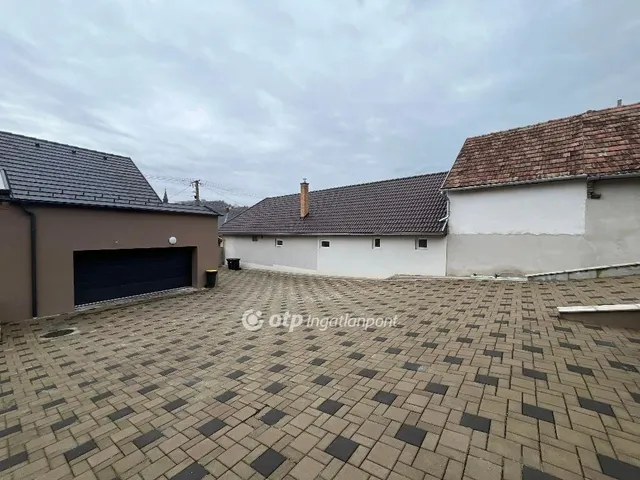 Eladó lakás Szekszárd 147 nm