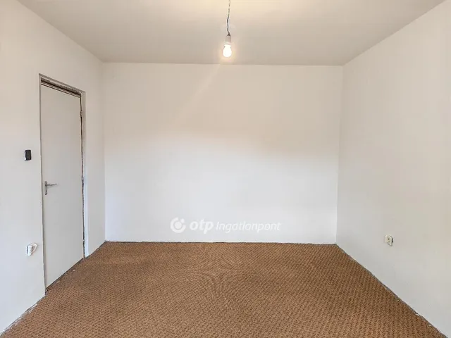 Eladó lakás Komló 48 nm