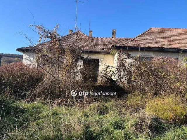 Eladó ház Decs 187 nm