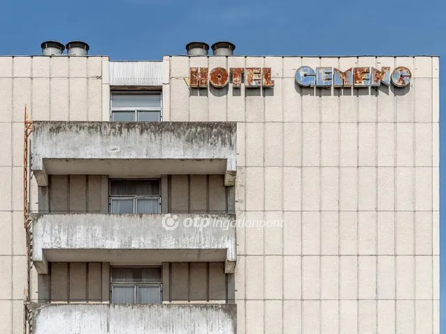 Eladó kereskedelmi és ipari ingatlan Szekszárd 6023 nm