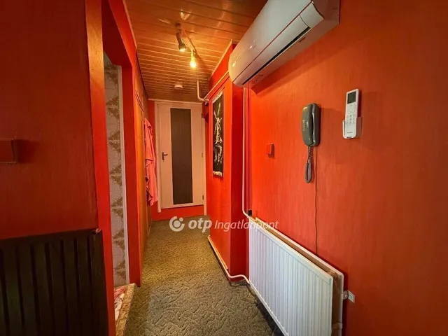 Eladó ház Komló 182 nm