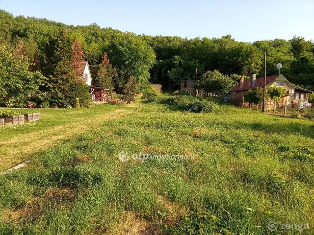 Eladó telek Szekszárd 2569 nm