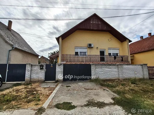 Eladó ház Decs 150 nm