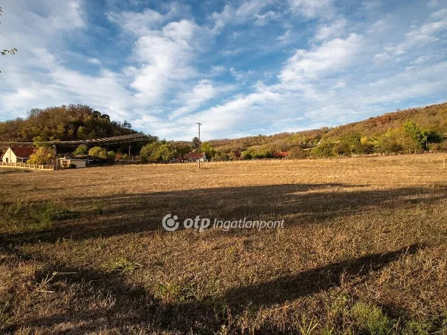 Eladó telek Szekszárd 2437 nm