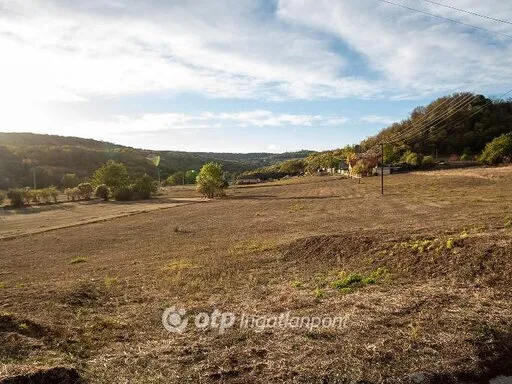 Eladó telek Szekszárd 2437 nm