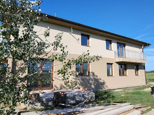 Eladó lakás Szántód 72 nm