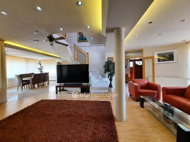 Eladó ház Siófok 250 nm