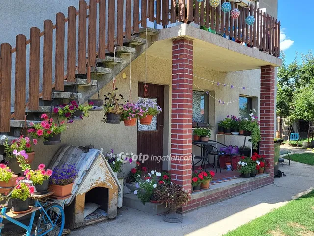 Eladó ház Enying 196 nm