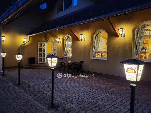 Eladó kereskedelmi és ipari ingatlan Siófok 260 nm