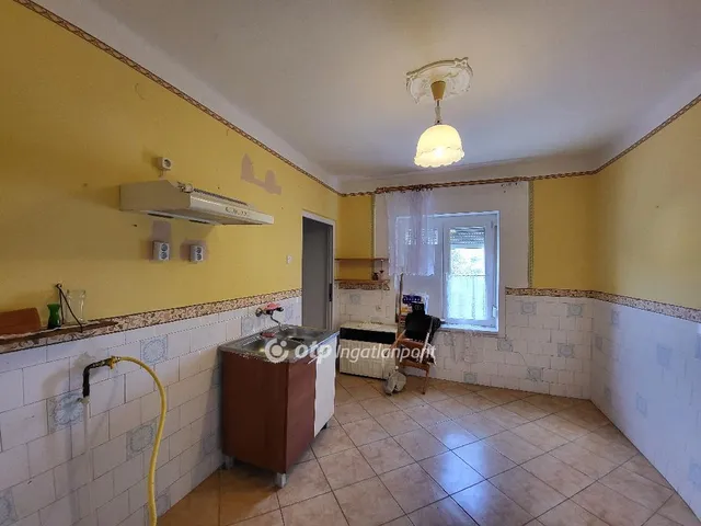 Eladó ház Tab 173 nm