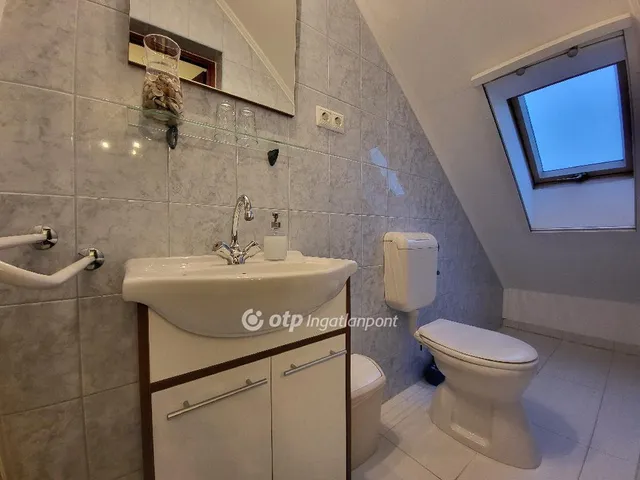 Eladó kereskedelmi és ipari ingatlan Balatonkenese 432 nm