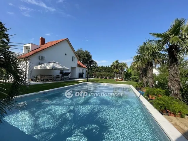 Eladó ház Balatonboglár 400 nm