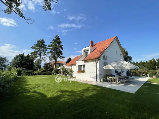 Eladó ház Balatonboglár 400 nm