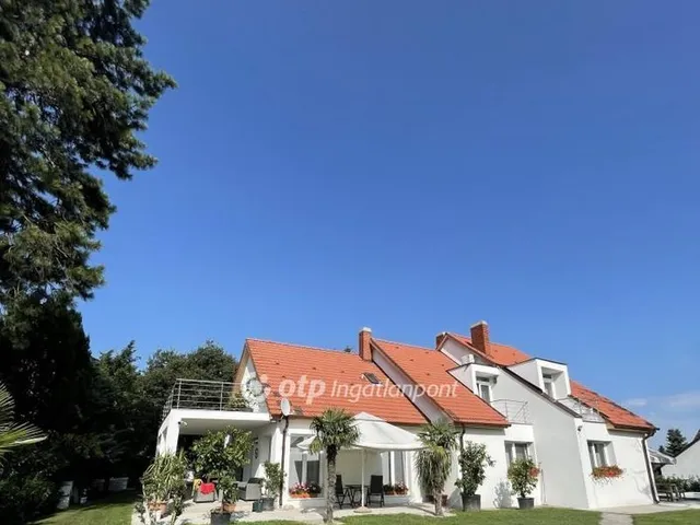 Eladó ház Balatonboglár 400 nm