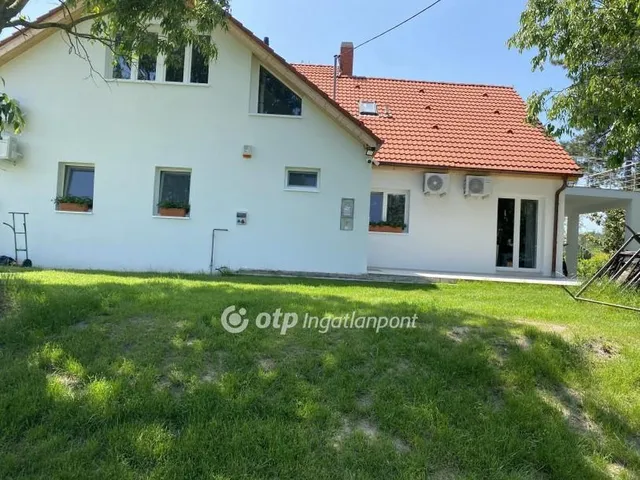 Eladó ház Balatonboglár 400 nm