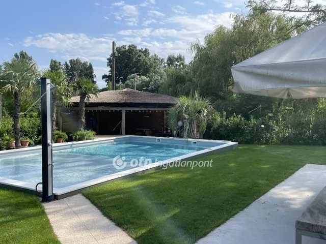 Eladó ház Balatonboglár 400 nm