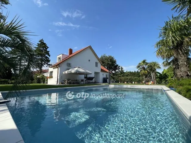 Eladó ház Balatonboglár 400 nm