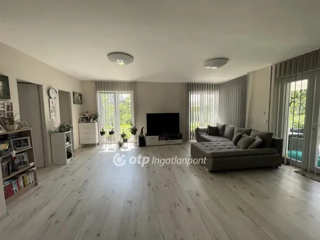Eladó ház Balatonboglár 400 nm