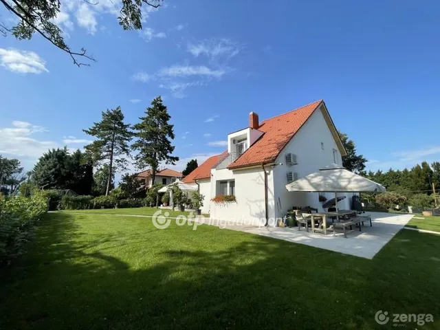 Eladó ház Balatonboglár 400 nm