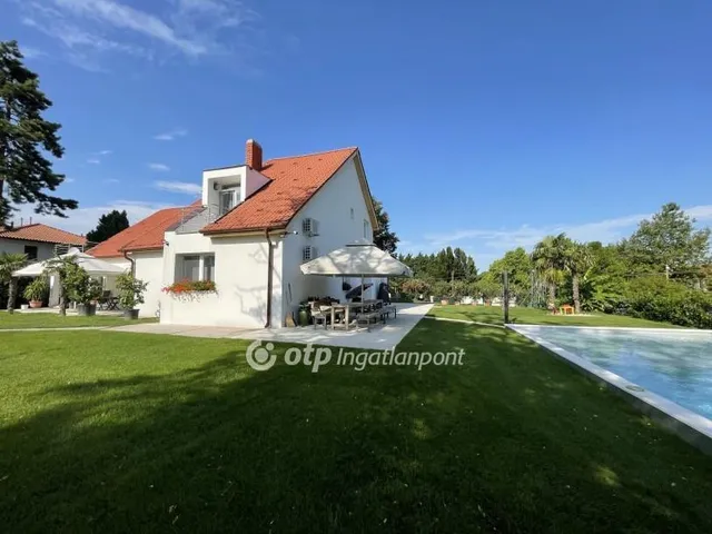 Eladó ház Balatonboglár 400 nm