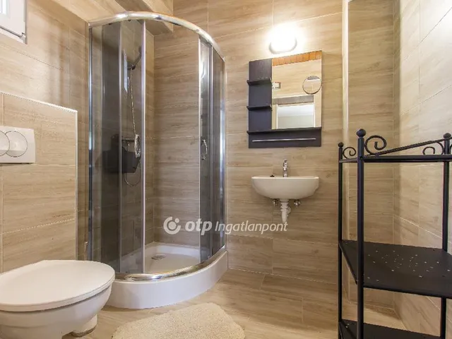 Eladó ház Balatonfenyves 285 nm