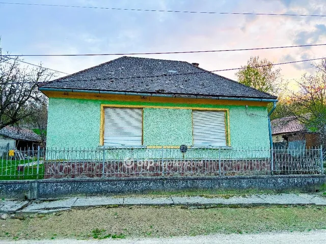 Eladó ház Magyarkeszi 77 nm