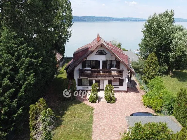 Eladó ház Balatonboglár 250 nm