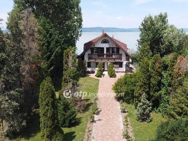 Eladó ház Balatonboglár 250 nm