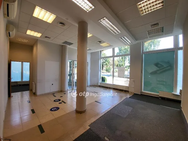 Eladó kereskedelmi és ipari ingatlan Tab 90 nm