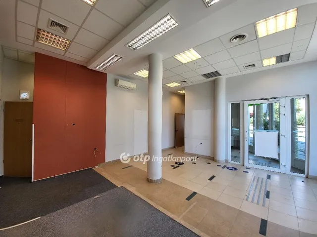 Eladó kereskedelmi és ipari ingatlan Tab 90 nm