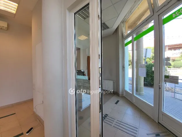 Eladó kereskedelmi és ipari ingatlan Tab 90 nm