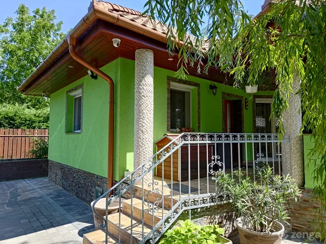 Eladó ház Szigetmonostor, Horány 124 nm